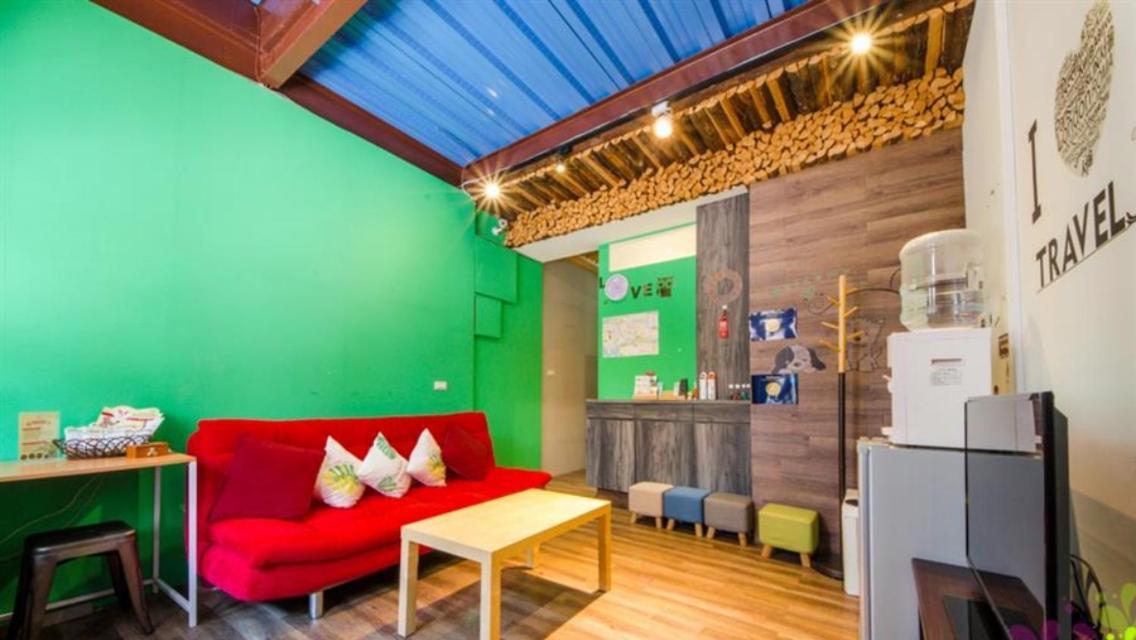小黑琵416輕旅 Little Happy Hostel Tainan Bagian luar foto