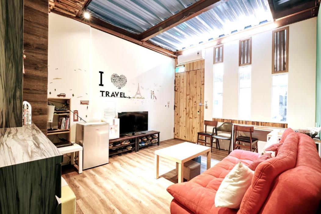 小黑琵416輕旅 Little Happy Hostel Tainan Bagian luar foto