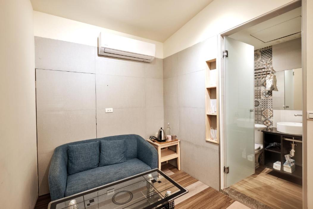 小黑琵416輕旅 Little Happy Hostel Tainan Bagian luar foto