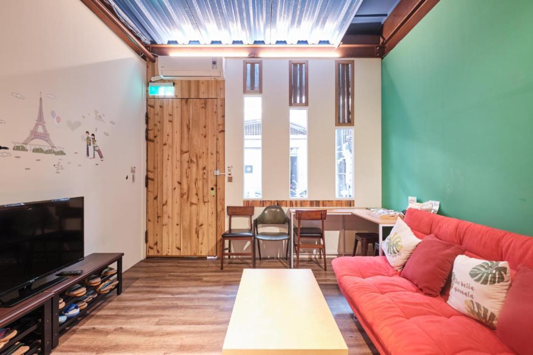 小黑琵416輕旅 Little Happy Hostel Tainan Bagian luar foto