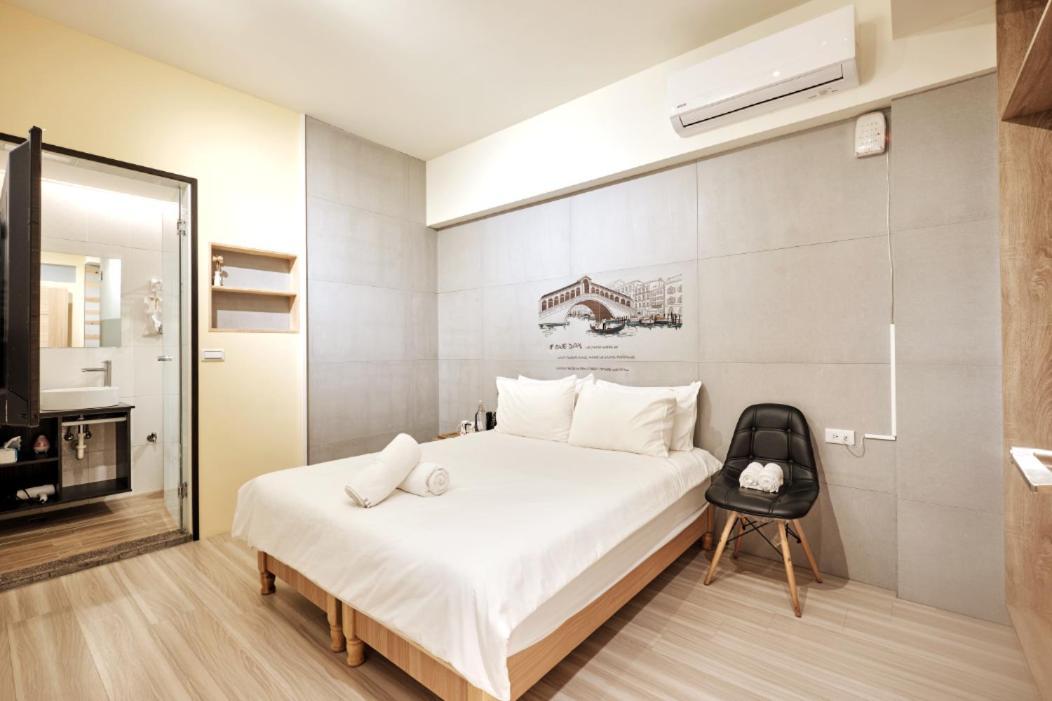 小黑琵416輕旅 Little Happy Hostel Tainan Bagian luar foto